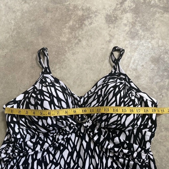 Trimshaper Swimwear Womens‎ Size 24W Shirred Web Design Tank Black White - Picture 2 of 10